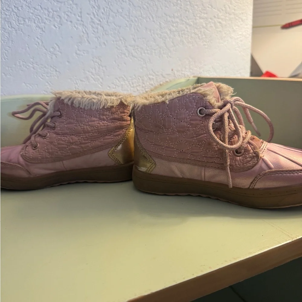 OshKosh B’gosh 🌸 Pink Quilted Faux Fur Boots – Size 11 Little Kid
